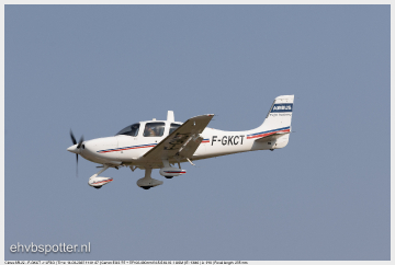Cirrus SR-22 - F-GKCT_LFBG