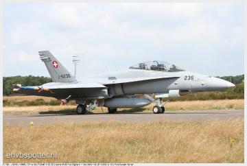 F-A-18D-48-MC - J-5236_EBBL