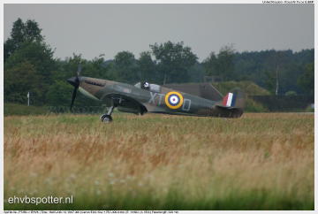 2004_06_18_12_19_07_Spitfire IIa - P7350
