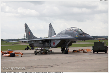 2011_07_09_12_14_08_MiG-29UB - 15